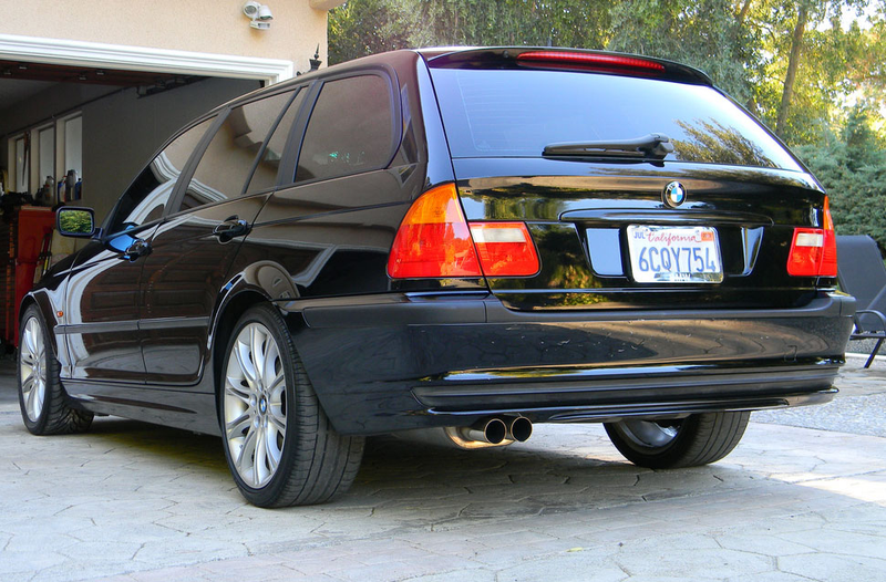 See what I mean? Some think it’s ugly, but I think it’s funny. That sums up my taste in cars pretty well.